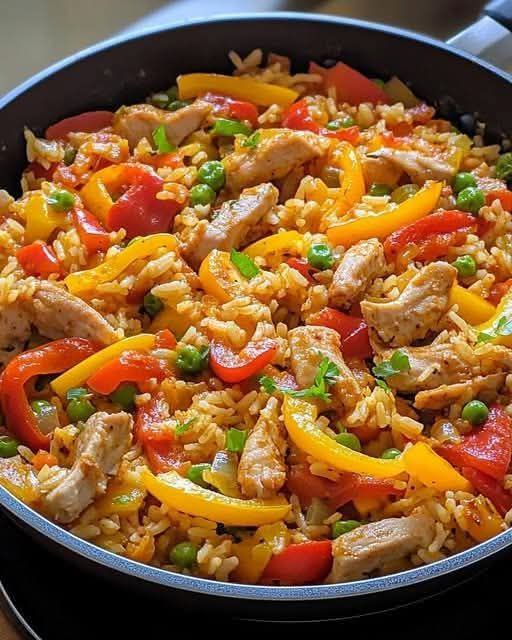 Schnelle Paprika Reispfanne mit Hähnchen
