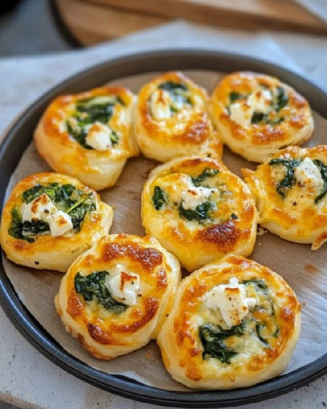 Pizzaschnecken mit Spinat und Feta