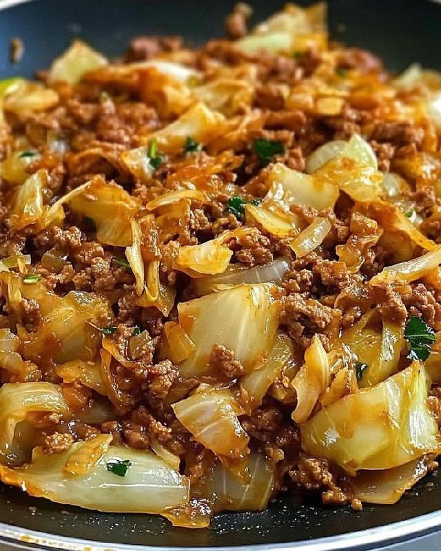 Würzige Spitzkohl-Hackfleisch-Pfanne