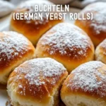 Frisch gebackene Buchteln mit Marmelade gefüllt und warm serviert.