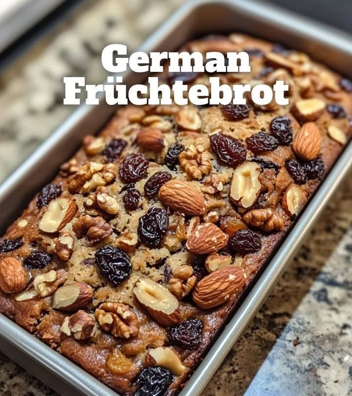 Köstliches deutsches Früchtebrot mit frischen Früchten und Nüssen