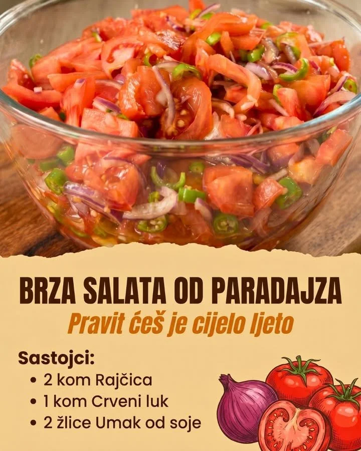 Frischer Tomatensalat mit bunten Tomaten und Kräutern