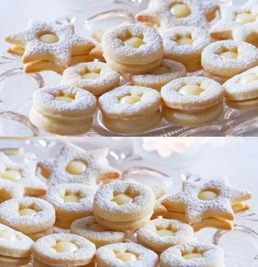 Eierlikörplätzchen auf einer festlichen Platte