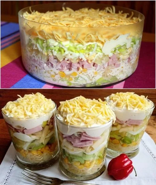 Übernacht-Salat mit frischen Zutaten in einer Schüssel
