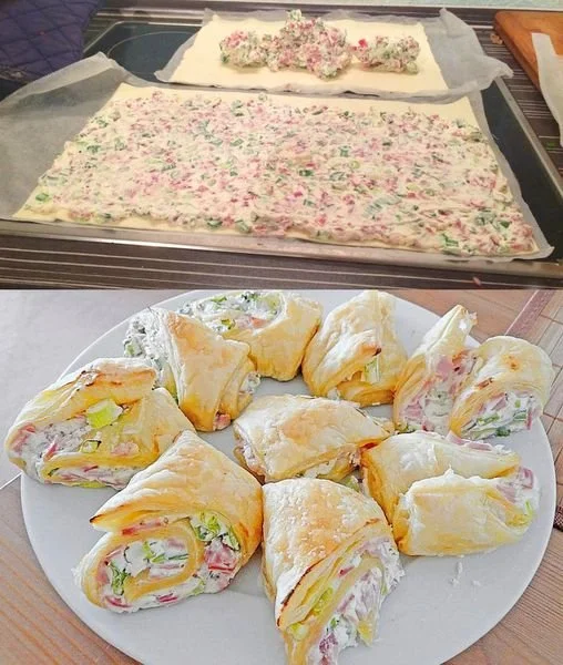Leckere Flammkuchenrolle mit diversen Belägen serviert auf einem Holzbrett.