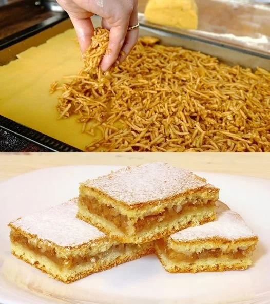 Großmutters Apfelkuchen vom Blech mit Äpfeln auf einem Backblech