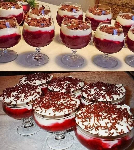 Leckeres Schneewittchen Dessert mit frischen Früchten und Sahne