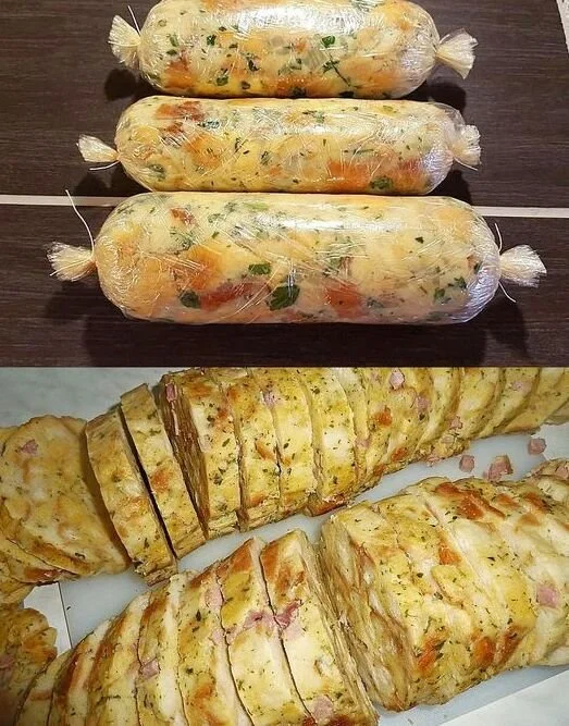 Serviettenknödel serviert mit einer köstlichen Soße
