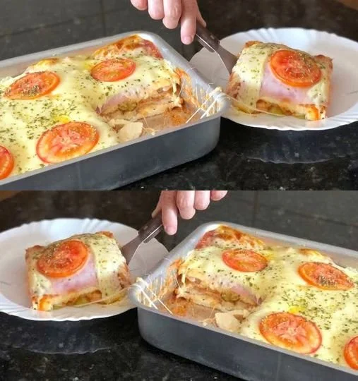 Toast mit Mozzarella-Käse und Beefsteak-Tomaten, frisch zubereitet.