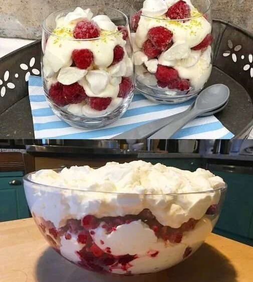Weihnachts Himbeertraum Dessert mit frischen Himbeeren und festlichen Zutaten