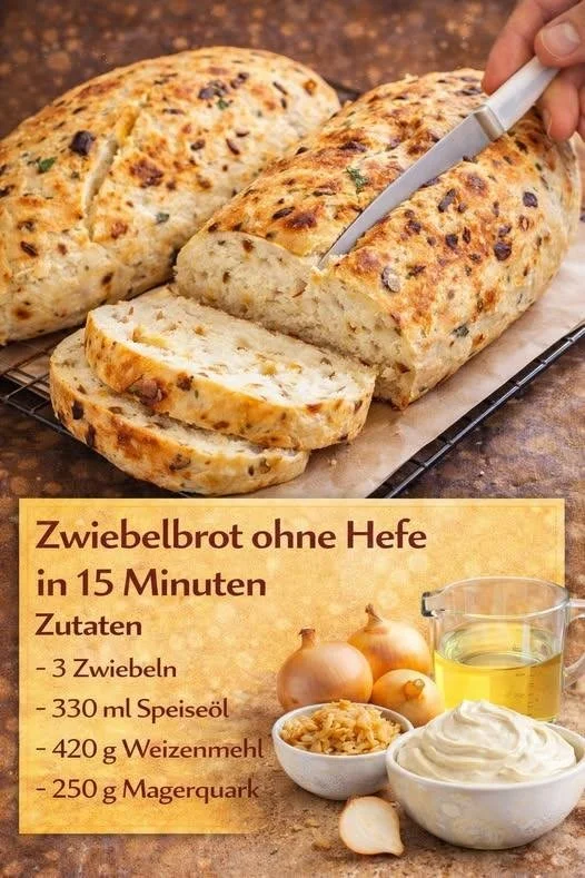 Zwiebel Quarkbrot ohne Hefe auf einem Holzbrett