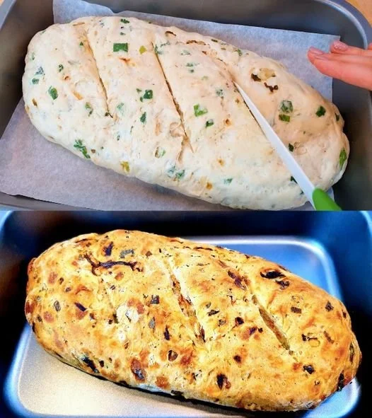 Frisch gebackenes Zwiebelbrot mit goldbrauner Kruste