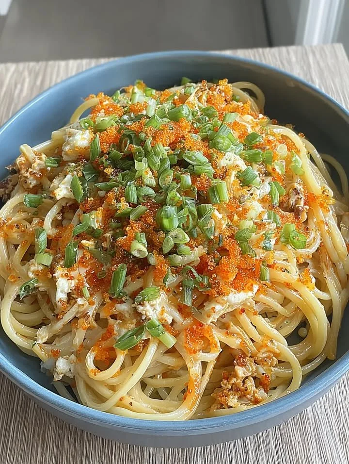 Hausgemachte Knoblauchnudeln mit frischem Knoblauch und Kräutern
