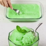 Minz-Sorbet mit Zitrone als erfrischendes Dessert