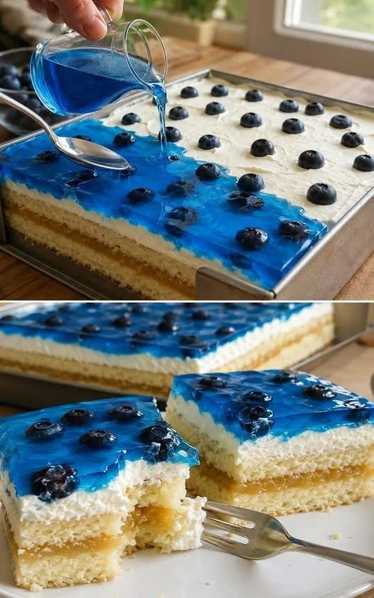 Bunter Schlumpf-Kuchen mit glasiertem Topping und charmanten Schlümpfen