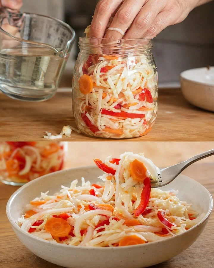 Farbenfroher ungarischer Salat mit frischen Zutaten, der als Beilage dient.